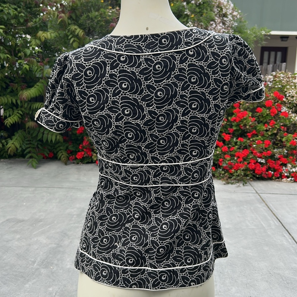 Nanette Lepore Black and White Floral Belted Top - Picture 2 of 3